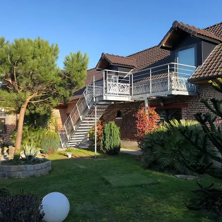 Aux Herbes Hautes Guest house 3*
