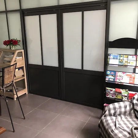 Aux Herbes Hautes 게스트하우스 3*